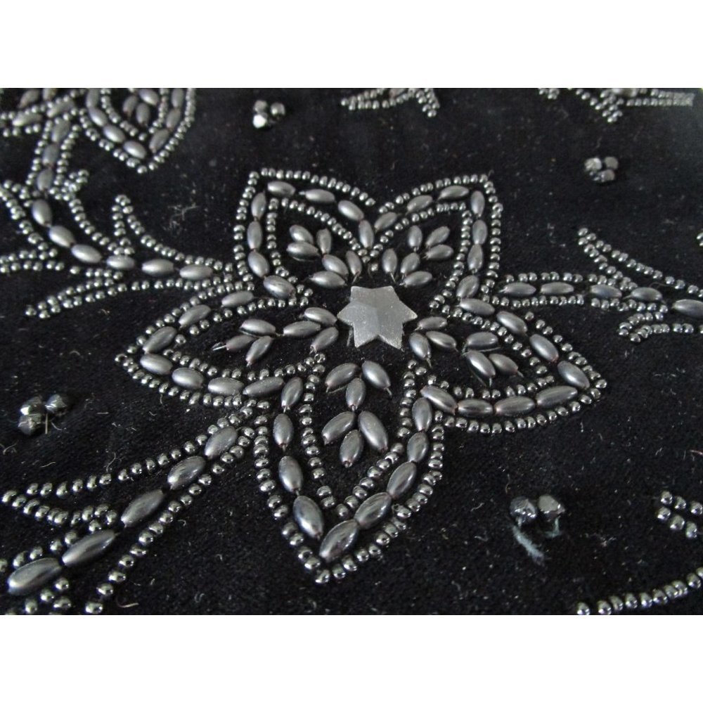 Vintage Soure Bag Beaded Velvet Framed Handbag. Jet Black Beads in a floral patt - Picture 7 of 16
